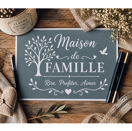 Pochoir Adhésif Maison de Famille 30x20 cm – Arbre de Vie et Citation Inspirante