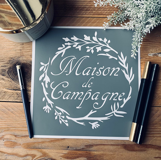 Pochoir Adhésif Style Nature PVC, Motif Couronne Maison de Campagne, 30 x 20 cm