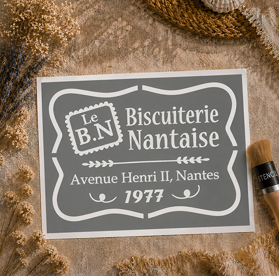 Pochoir Adhésif Vintage Biscuiterie Nantaise 30x20 cm – Style Rétro Industriel