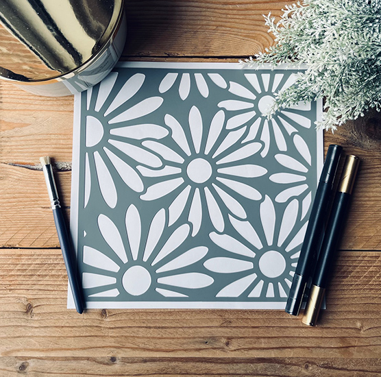 Pochoir adhésif fleurs marguerites 20x20 cm – style nature campagne