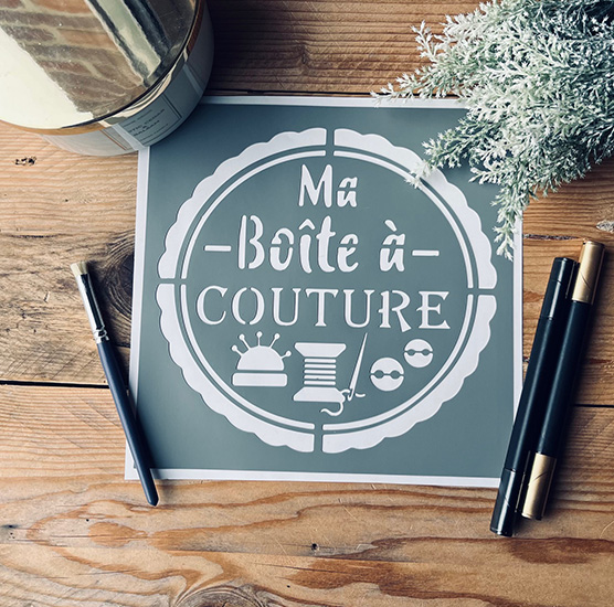 Pochoir Adhésif Style Couture en PVC, Motif Ma Boîte à Couture, 20 x 20 cm