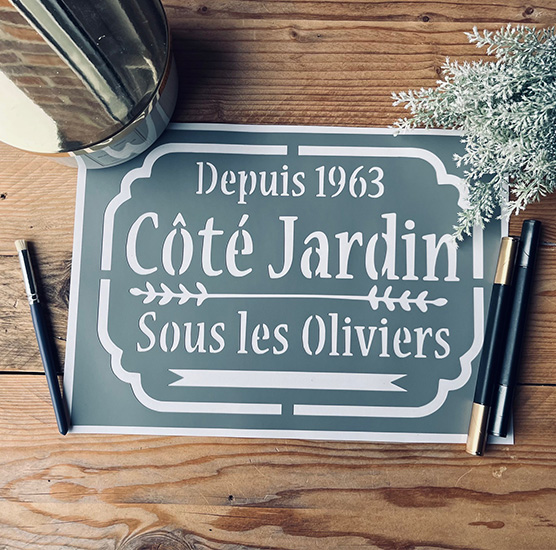 Pochoir Adhésif Style Nature en PVC, Motif Affiche Côté Jardin, 30 x 20 cm.