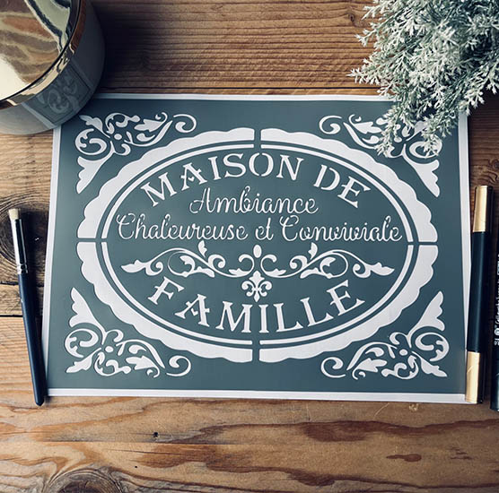 Pochoir Adhésif 30 x 20 cm Médaillon Maison de Famille Stylisé