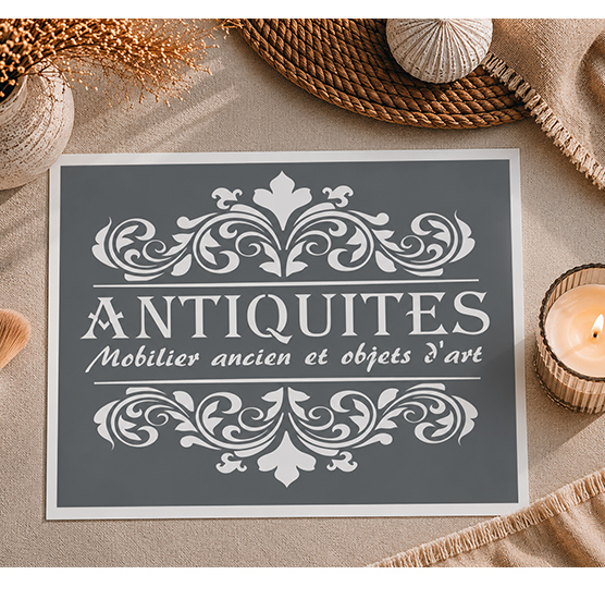 Pochoir Adhésif Vintage Antiquités et Objets d’Art 28x20 cm – Pochoir Décoration Brocante Réutilisable