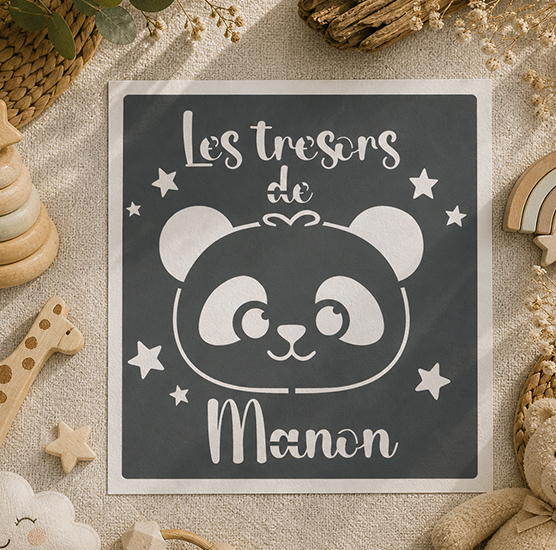 Pochoir Panda Personnalisé 18x18 cm “Les Trésors de” avec Prénom, Tote Bag et Multi-Support